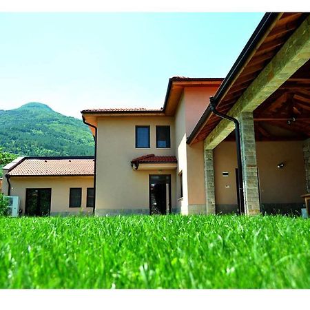 Yustina Villas Guest House Ngoại thất bức ảnh