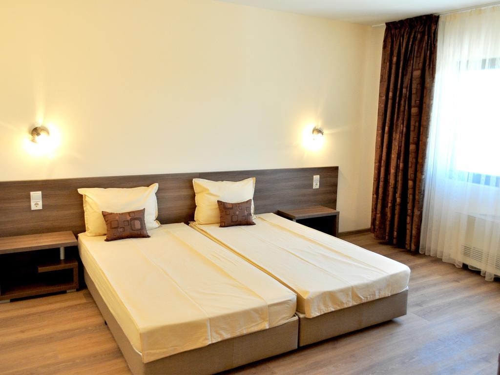 Yustina Villas Guest House Phòng bức ảnh