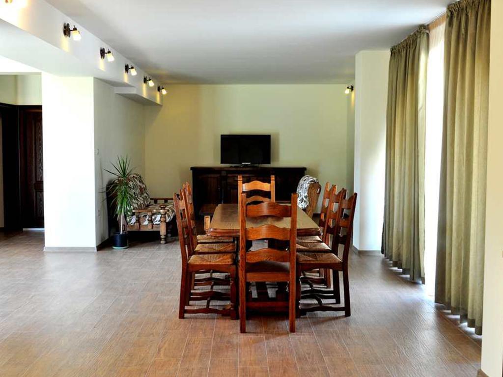 Yustina Villas Guest House Ngoại thất bức ảnh